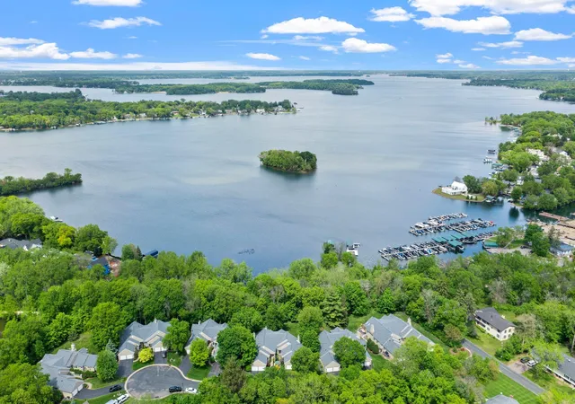 3rd image of 23760 Lawtonka Dr, Excelsior, MN 55331 | MLS# 7010981