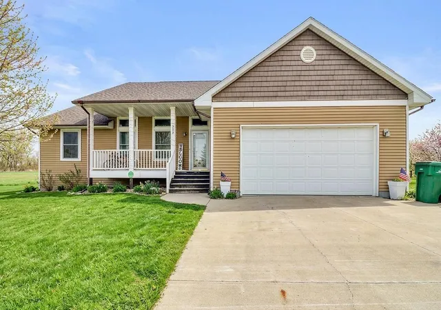 Photo 1 of Single family home for sale at 302 Chicago Ave, Breckenridge, MN 56520 | MLS# 7010996 | Listing updated on 2026-09-24