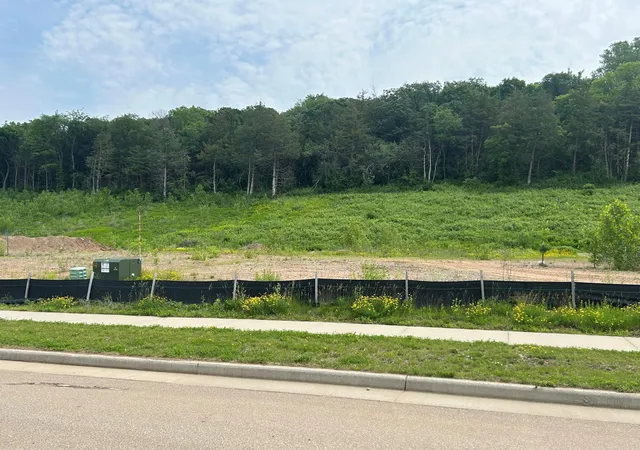 Photo 3 of Sale Pending at 2400 Simply Living Ln, Hudson, WI 54016 | MLS# 7011000 | Listing updated on 2026-08-21