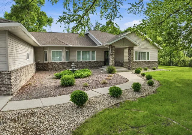 Photo 3 of Single family home for sale at 304 Lynsee Ln, Montevideo, MN 56265 | MLS# 7011389 | Listing updated on 2026-09-12