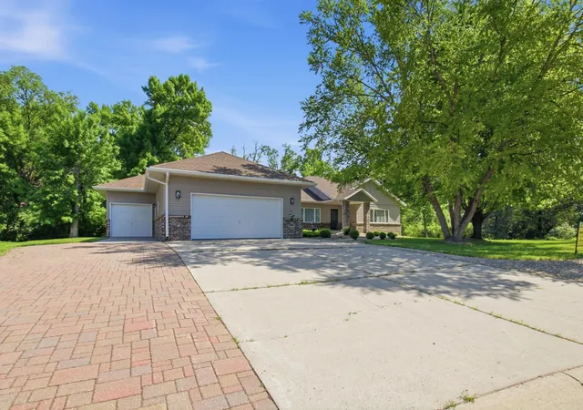 Photo 3 of Single family home for sale at 304 Lynsee Ln, Montevideo, MN 56265 | MLS# 7011389 | Listing updated on 2026-09-12