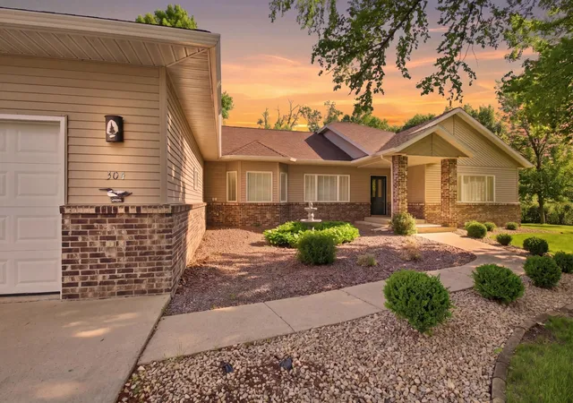 Photo 4 of Single family home for sale at 304 Lynsee Ln, Montevideo, MN 56265 | MLS# 7011389 | Listing updated on 2026-09-12