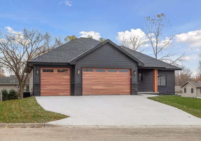Photo 2 of Single family home for sale at 802 Dutton Dr, Ellendale, MN 56026 | MLS# 7011830 | Listing updated on 2026-08-26