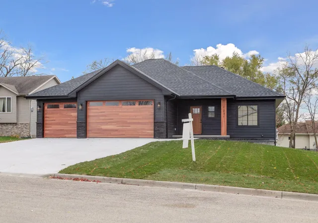 Photo 3 of Single family home for sale at 802 Dutton Dr, Ellendale, MN 56026 | MLS# 7011830 | Listing updated on 2026-08-26