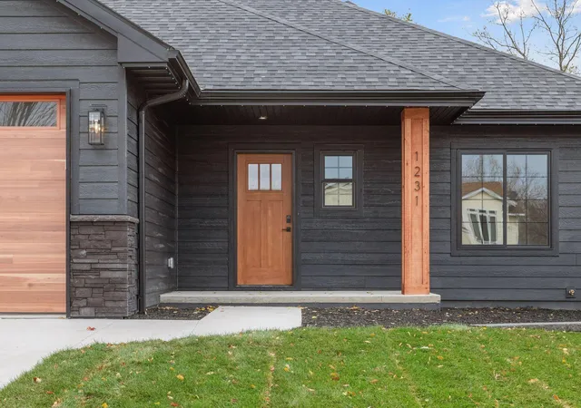 Photo 4 of Single family home for sale at 802 Dutton Dr, Ellendale, MN 56026 | MLS# 7011830 | Listing updated on 2026-08-26