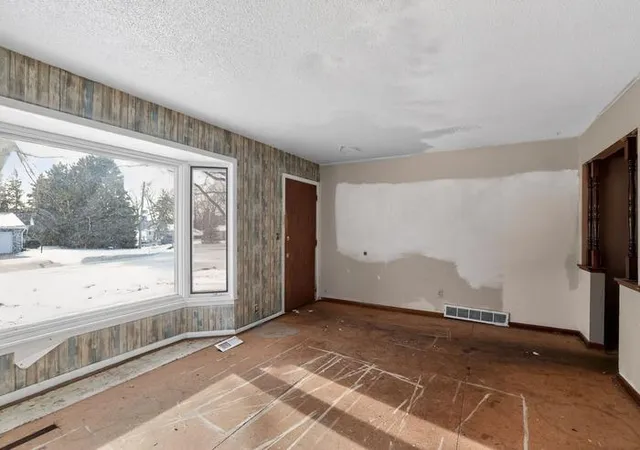 Photo 4 of Single Family Residence at 2865 Upper 79 Ct E, Inver Grove Heights, MN 55076 | MLS# 7011930 |  | Sold on 2026-02-26