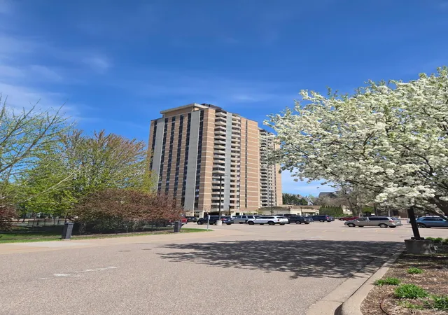Photo 2 of Condo for sale at 410 Groveland Ave #1704, Minneapolis, MN 55403 | MLS# 7012021 | Listing updated on 2026-08-05