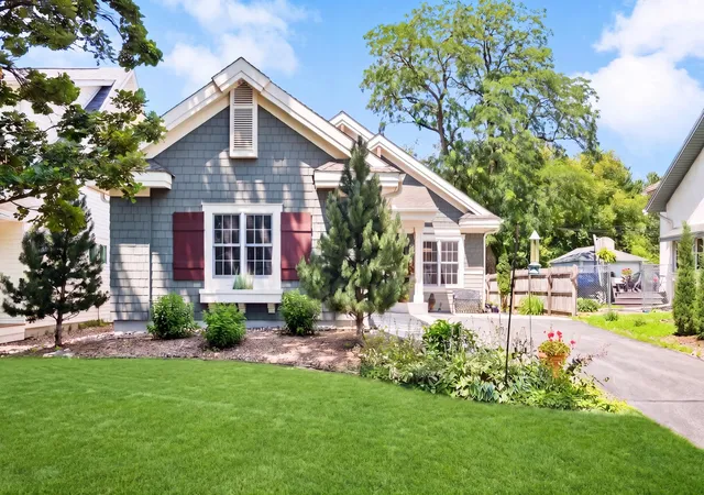 Photo 2 of Single family home for sale at 4010 Sunnyside Rd, Minneapolis, MN 55424 | MLS# 7012318 | Listing updated on 2026-10-22