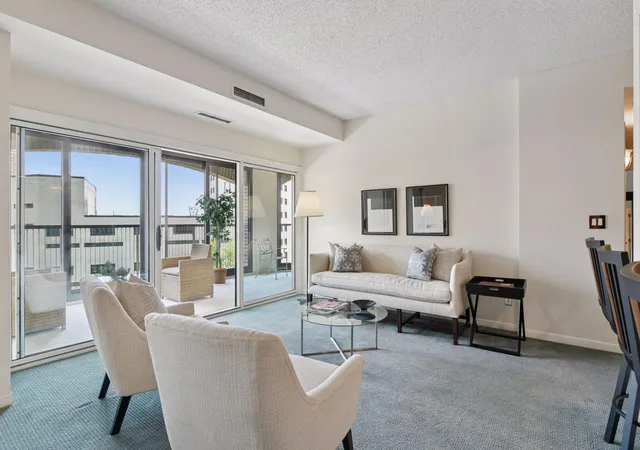 3rd image of 1201 Yale Pl #407, Minneapolis, MN 55403 | MLS# 7012734