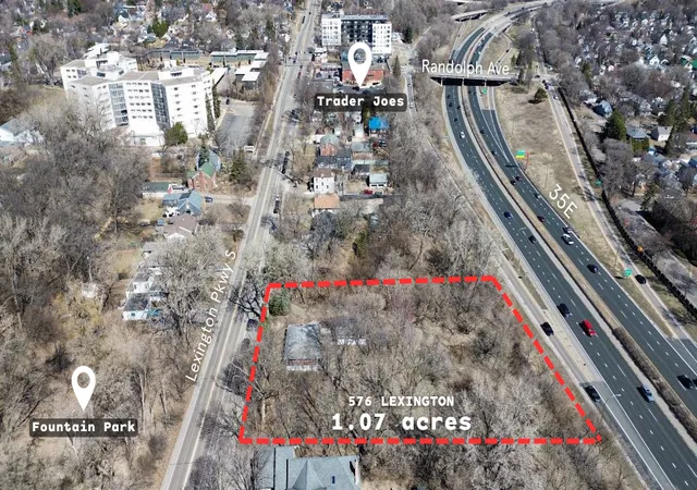 2nd image of 576 Lexington Pkwy S, Saint Paul, MN 55116 | MLS# 7013593