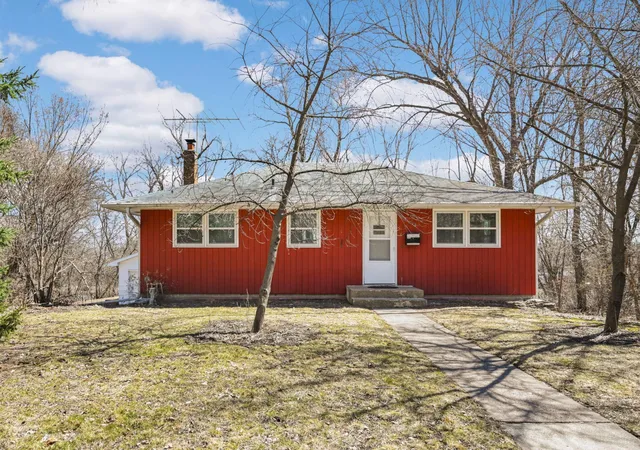 3rd image of 576 Lexington Pkwy S, Saint Paul, MN 55116 | MLS# 7013593