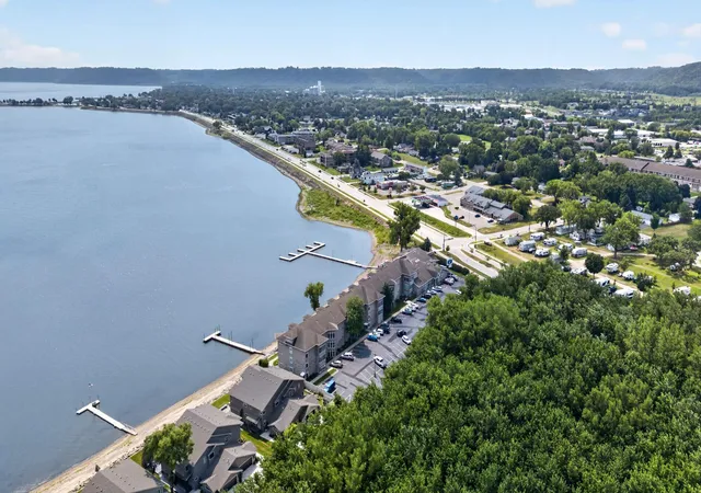 4th image of 1702 N Lakeshore Dr, Lake, MN 55041
