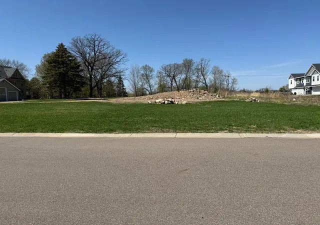 2nd image of 4930 Radio Dr, Saint Paul, MN 55129 | MLS# 7014326