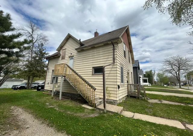 Photo 3 of Sale Pending at 1009 E Center St, Rochester, MN 55904 | MLS# 7014543 | Listing updated on 2026-08-27
