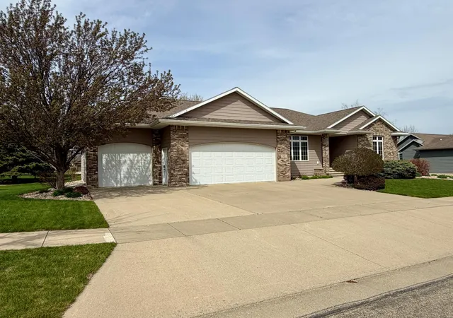 Homes for sale in Luverne, MN | 503 Britz Dr, Luverne, MN 56156 | MLS# 7014755