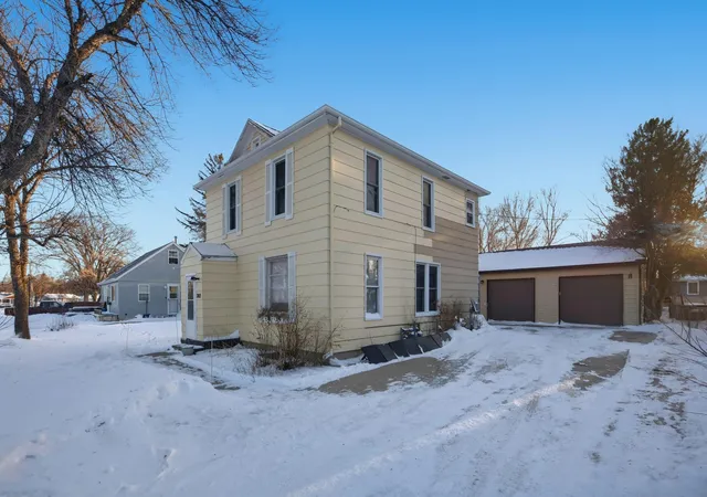 Homes for sale in Fargo, ND | 702 21st St S, Fargo, ND 58103 | MLS# 7015520
