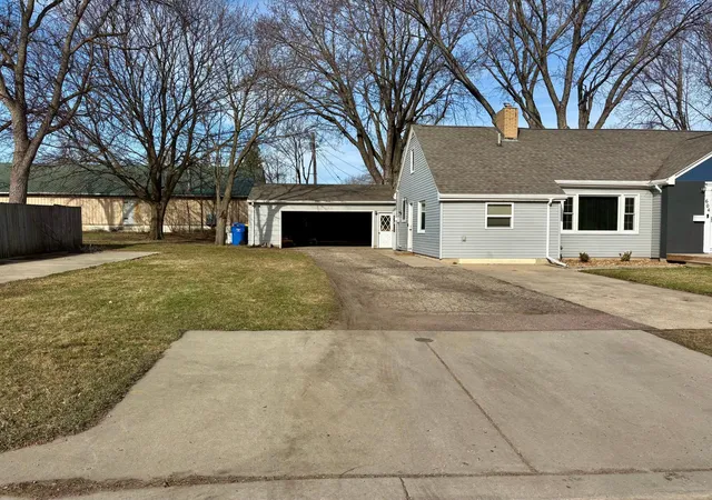 Homes for sale in Pipestone, MN | 604 7th Ave Sw, Pipestone, MN 56164 | MLS# 7015586