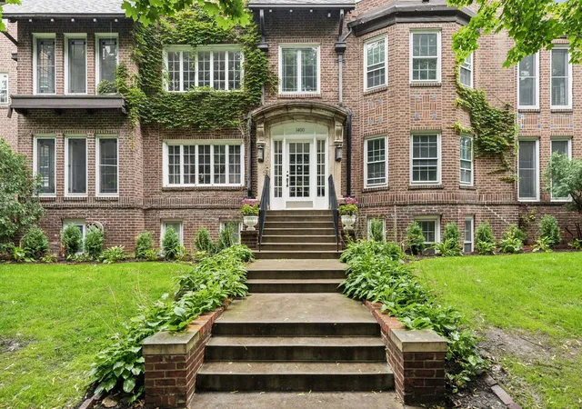 2nd image of 1820 Girard Ave S #1, Minneapolis, MN 55403 | MLS# 7015764