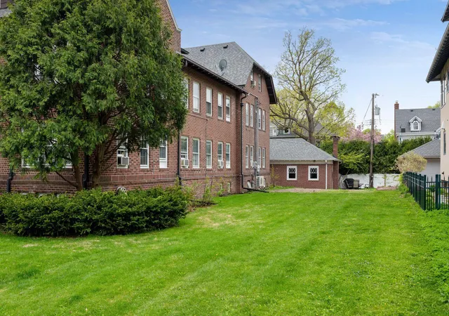 3rd image of 1820 Girard Ave S #1, Minneapolis, MN 55403 | MLS# 7015764
