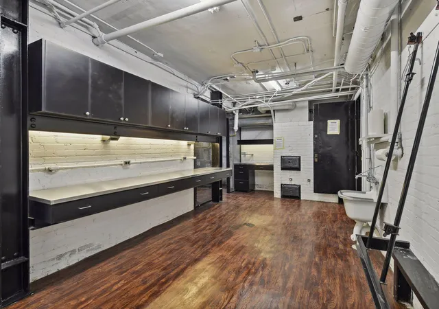 2nd image of 1820 Girard Ave S, Minneapolis, MN 55403