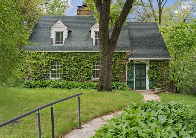 33rd image of 2740 Thomas Ave S, Minneapolis, MN 55416 | MLS# 7017154