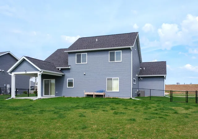 Photo 4 of Single family home for sale at 2415 Elk Run Dr SE, Pine Island, MN 55963 | MLS# 7017551 | Listing updated on 2026-09-17