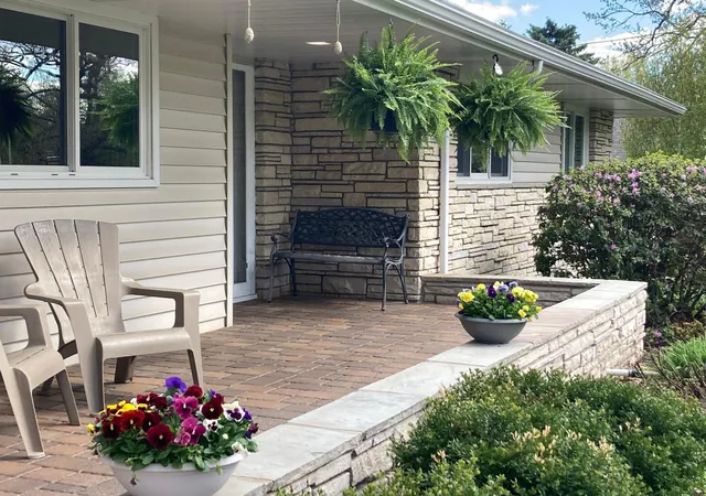 3rd image of 124 Ardmore Dr, Golden Valley, MN 55422 | MLS# 7017875