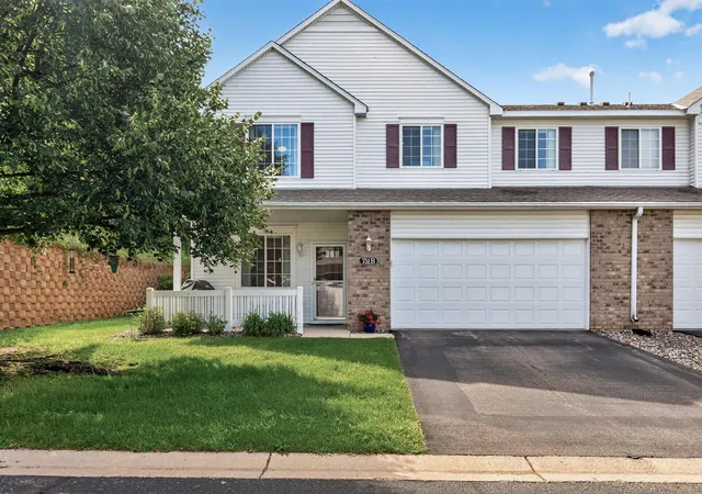 Homes for sale in Maplewood, MN | 751 Maple Hills Dr #B, Maplewood, MN 55117 | MLS# 7018160