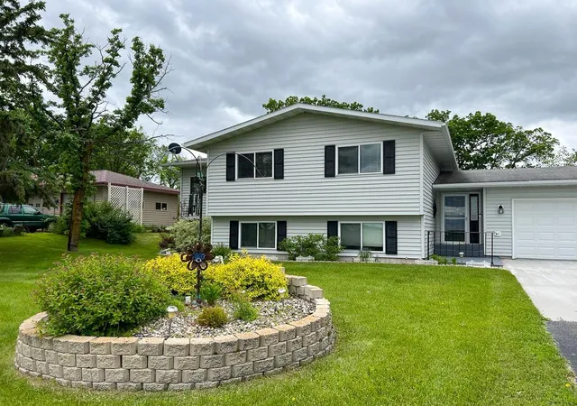 1st image of 107 Harding St S, Karlstad, MN 56732 | MLS# 7018323