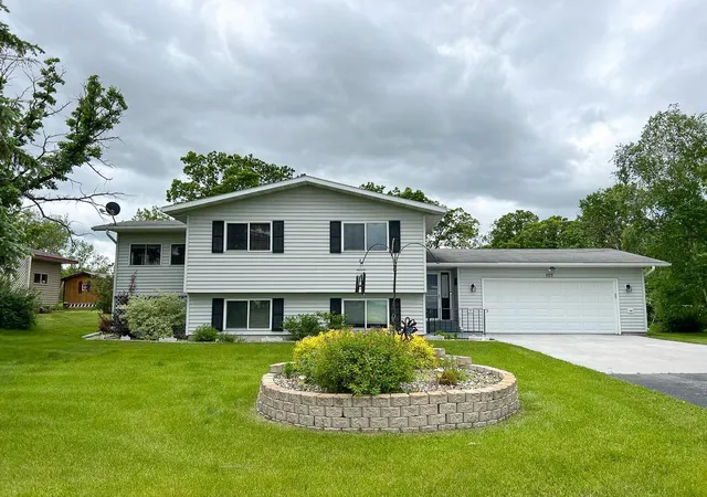 3rd image of 107 Harding St S, Karlstad, MN 56732 | MLS# 7018323