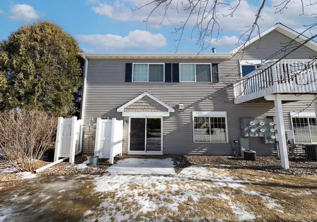 Homes for sale in Stillwater, MN | 1220 Bergmann Dr, Stillwater, MN 55082 | MLS# 7018620