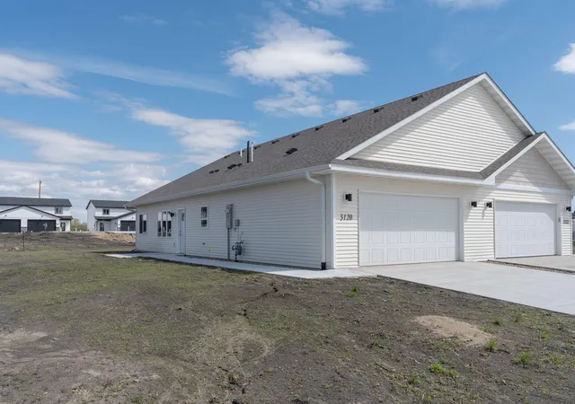 Homes for sale in Mankato, MN | 3120 & 3122 Noble Dr, Mankato, MN 56001 | MLS# 7018944