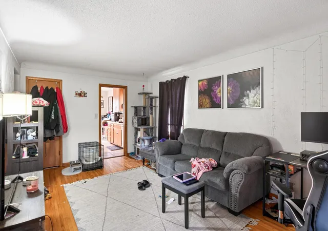 4th image of 913 Russell St, Saint Paul, MN 55106 | MLS# 7018980
