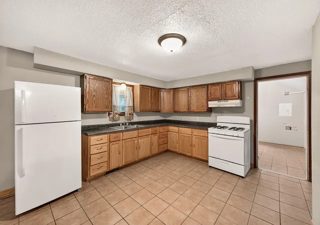 Photo 4 of Single family home for sale at 376 Erie St, Saint Paul, MN 55102 | MLS# 7018986 | Listing updated on 2026-10-07
