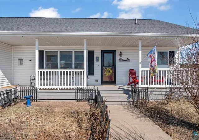 Homes for sale in Superior, WI | 4318 E Valley Brook Rd, Superior, WI 54880 | MLS# 7019045
