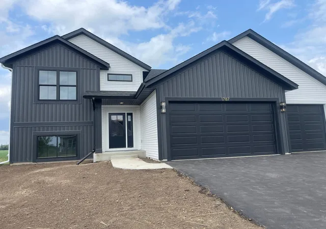 1st image of 1787 Spruce St, Farmington, MN 55024 | MLS# 7019113