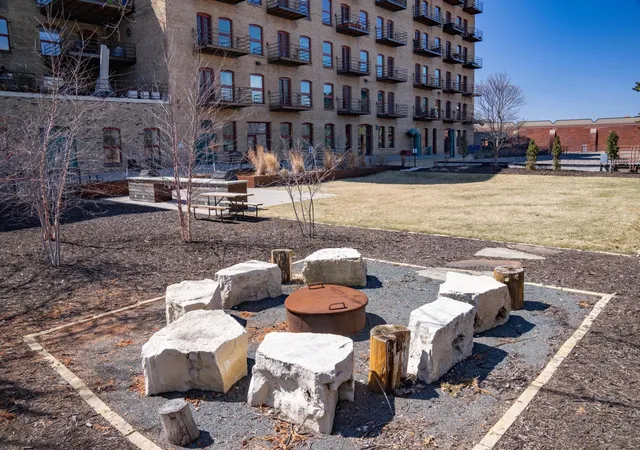 2nd image of 716 N 1St St, Minneapolis, MN 55401