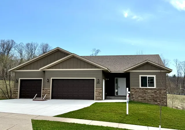 Photo 1 of Single family home for sale at 2804 Oak Lawn Dr, Northfield, MN 55057 | MLS# 7020459 | Listing updated on 2026-09-04