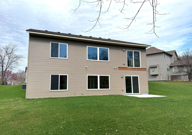 Photo 2 of Single family home for sale at 2804 Oak Lawn Dr, Northfield, MN 55057 | MLS# 7020459 | Listing updated on 2026-09-04