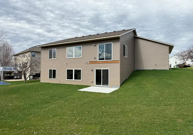 Photo 3 of Single family home for sale at 2804 Oak Lawn Dr, Northfield, MN 55057 | MLS# 7020459 | Listing updated on 2026-09-04