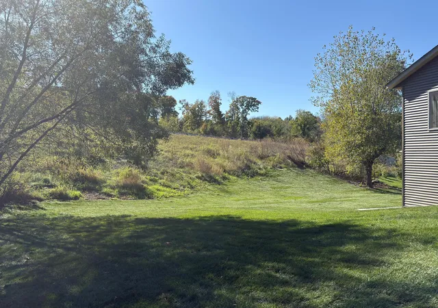 Photo 4 of Single family home for sale at 2804 Oak Lawn Dr, Northfield, MN 55057 | MLS# 7020459 | Listing updated on 2026-09-04