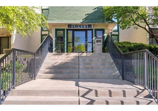 Homes for sale in Minnetonka, MN | 10411 Cedar Lake Rd #213, Minnetonka, MN 55305 | MLS# 7020492