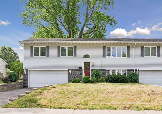 Photo 1 of Townhouse for sale at 605 E 70th Street, Minneapolis, MN 55423 | MLS# 7020556 | Listing updated on 2026-09-19