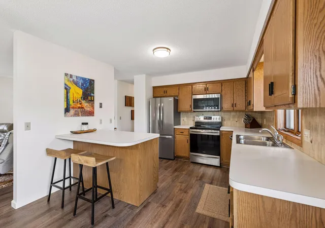 Photo 4 of Townhouse for sale at 605 E 70th Street, Minneapolis, MN 55423 | MLS# 7020556 | Listing updated on 2026-09-19