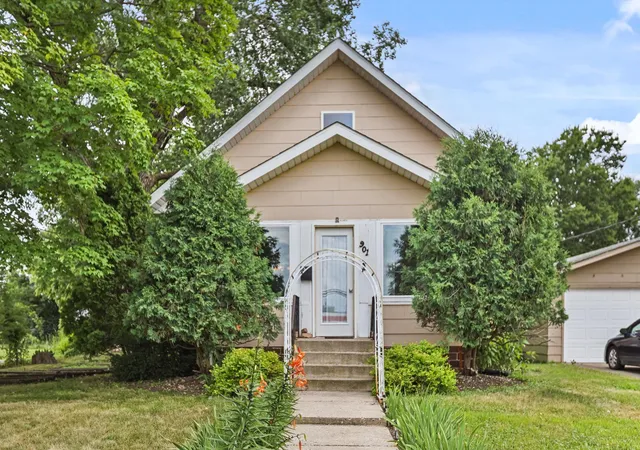 Photo 2 of Sale Pending at 901 3rd Street Nw, Faribault, MN 55021 | MLS# 7020930 | Listing updated on 2026-08-25