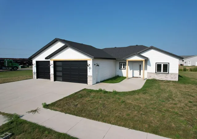 Photo 3 of Sale Pending at 105 16th Street N, Breckenridge, MN 56520 | MLS# 7021106 | Listing updated on 2026-09-03