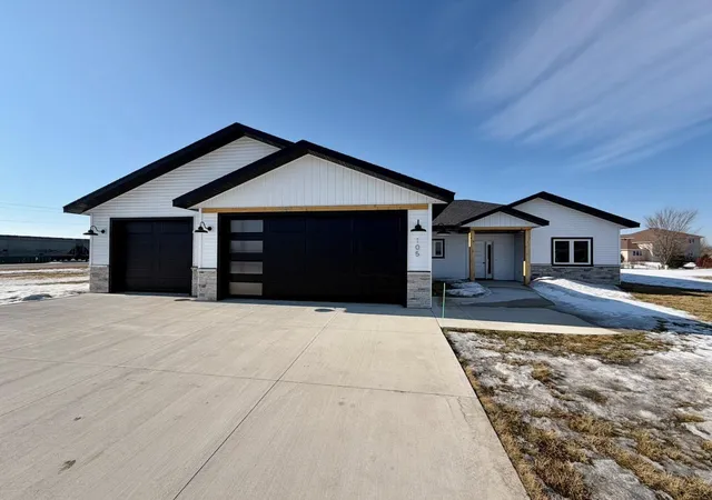 Photo 3 of Sale Pending at 105 16th Street N, Breckenridge, MN 56520 | MLS# 7021106 | Listing updated on 2026-09-03