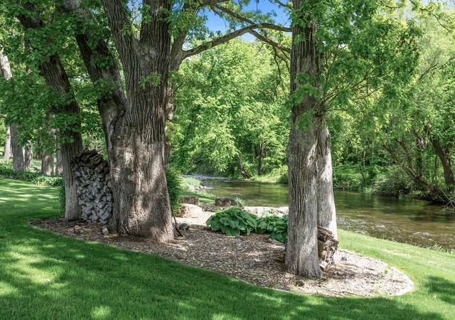 Photo 3 of Single family home for sale at 1595 River Shore Dr, Hastings, MN 55033 | MLS# 7021194 | Listing updated on 2026-08-26