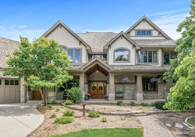 Photo 4 of Single family home for sale at 1595 River Shore Dr, Hastings, MN 55033 | MLS# 7021194 | Listing updated on 2026-08-26