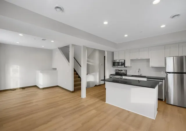 Listing Photo 4 - Condo for sale in building located at 1129 8th St SE, Minneapolis, MN 55414